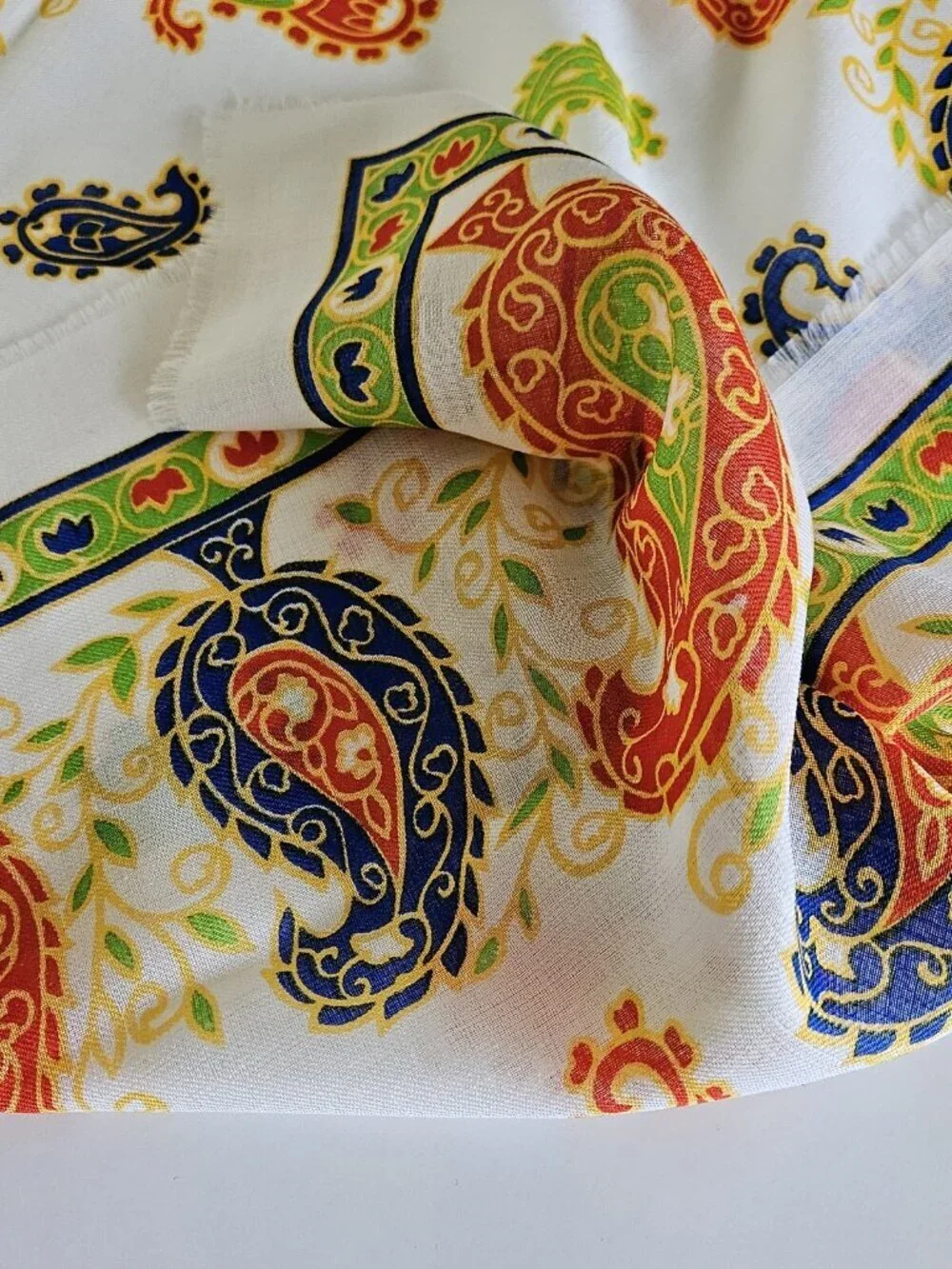 Vintage Unbranded Paisley with Geometric Boarders Print Womens Scarf Shawl Throw